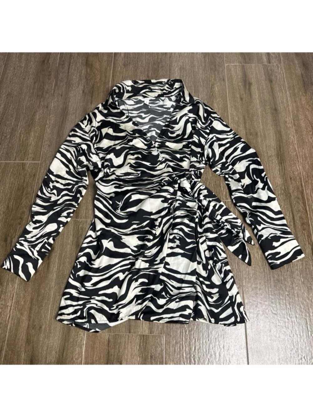 H&M Zebra Swirl Wrap Mini Dress Black White Womens S